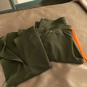 Women’s FIGS scrub set in Moss/Medtall/xxs